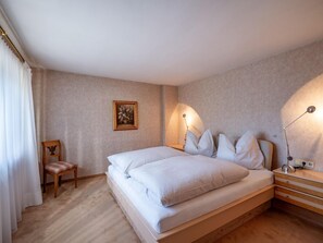 5 bedrooms, iron/ironing board, internet - Spacious holiday home in the centre (Hopfgarten im Brixental)
