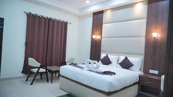 Executive Room | In-room safe, desk, laptop workspace, soundproofing