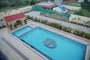 Outdoor pool - Hotel KP Palace (Talcher)