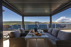 Outdoor dining - Family Resort Santa Maria II Penthouse (Novalja)