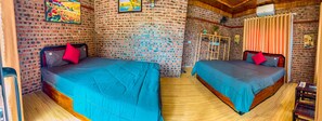Family Room | Desk, soundproofing, free WiFi