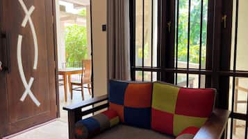 Kamar Mewah | Seprai katun Mesir, seprai premium, minibar, dan meja kerja