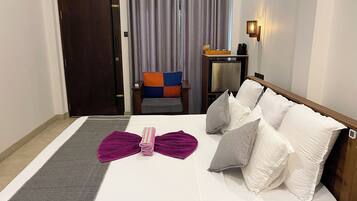 Quarto casal ou duplo superior, 1 quarto, para não fumantes, vista para o jardim | Roupas de cama de algodão egípcio, roupas de cama premium, frigobar