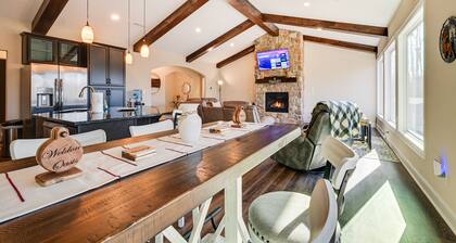 Home Gym & Fireplace: Roaring River Retreat
