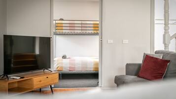 3 bedrooms, iron/ironing board, travel crib, free WiFi