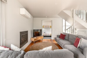 3 habitaciones, tabla de planchar con plancha y cuna de viaje