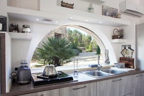 Family Villa, Multiple Bedrooms (Tenuta Bouganville With Garden And) | Private kitchen | Fridge, oven, stovetop, dishwasher - Tenuta Bouganville With Garden And Pool (Carpignano Salentino)