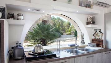 Geladeira, fogão, cooktop, lava-louças