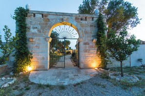 Villa Familiale, 4 chambres, terrasse (Tenuta Bouganville With Garden And) | Détail de l’extérieur