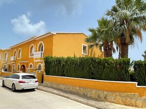 Exterior - Cornerhaus with Seaviews. Pet friendly and free wifi (Cumbre del Sol)