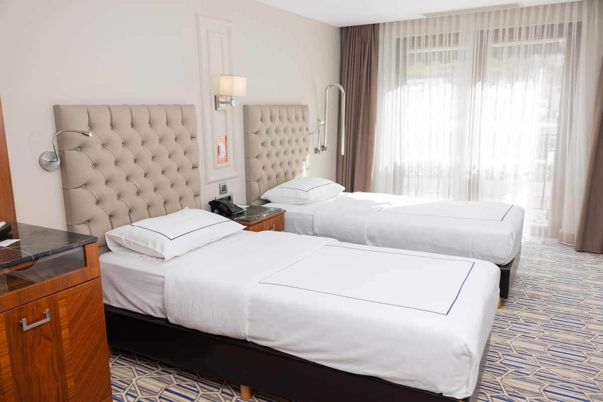 Kamar Superior, 1 Tempat Tidur Double atau 2 Tempat Tidur Twin, pemandangan kota | 1 kamar tidur, brankas, meja kerja, dan ruang kerja ramah laptop