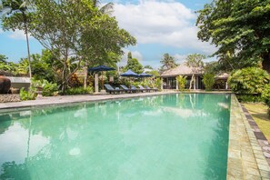 Outdoor pool - Belvilla Y Resort Near Central Ubud (Ubud)