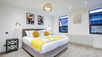 4 bedrooms, desk, iron/ironing board, WiFi