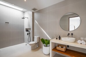 Villa, 2 Bedrooms | Bathroom | Shower, rainfall showerhead, free toiletries, hair dryer - Casa Maro (Pecatu)