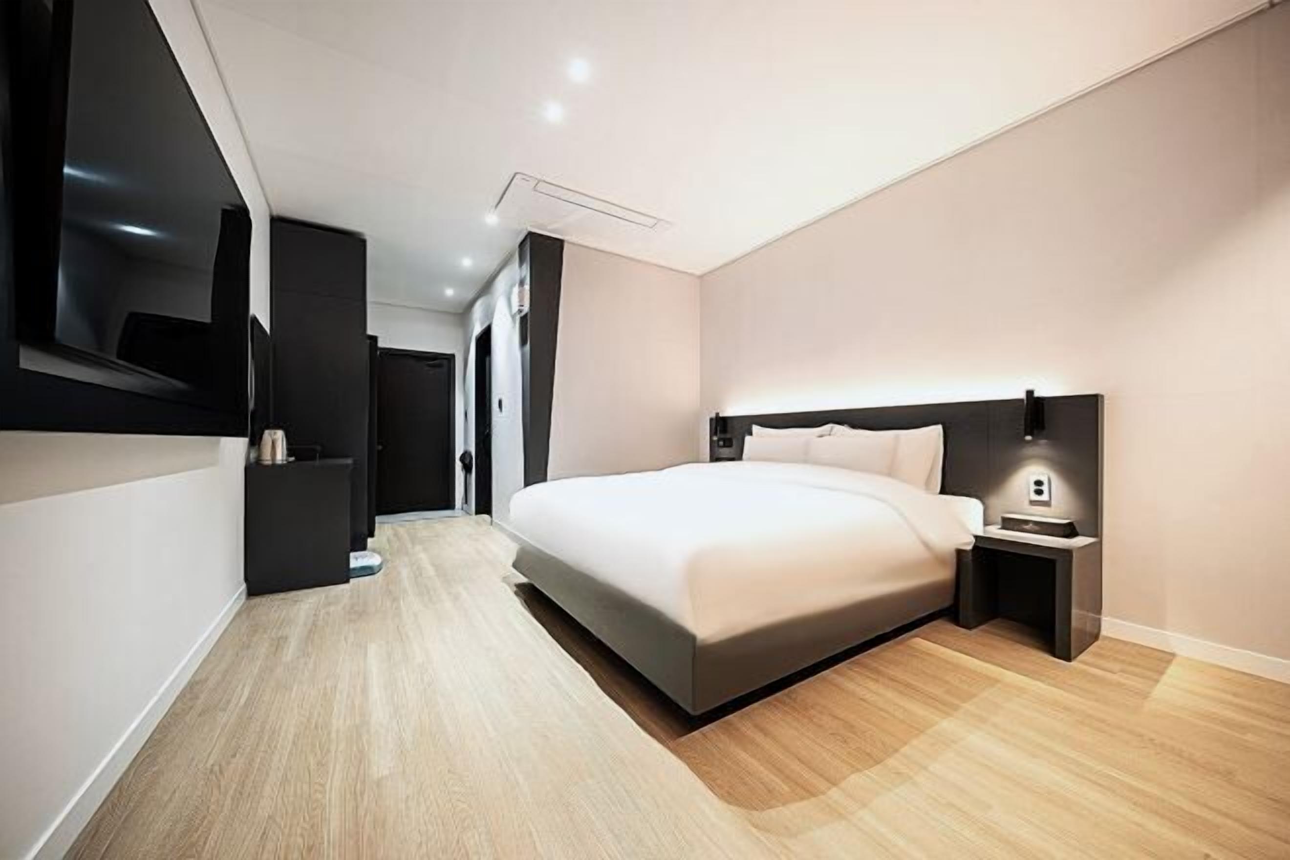 Down comforters, desk, laptop workspace, soundproofing