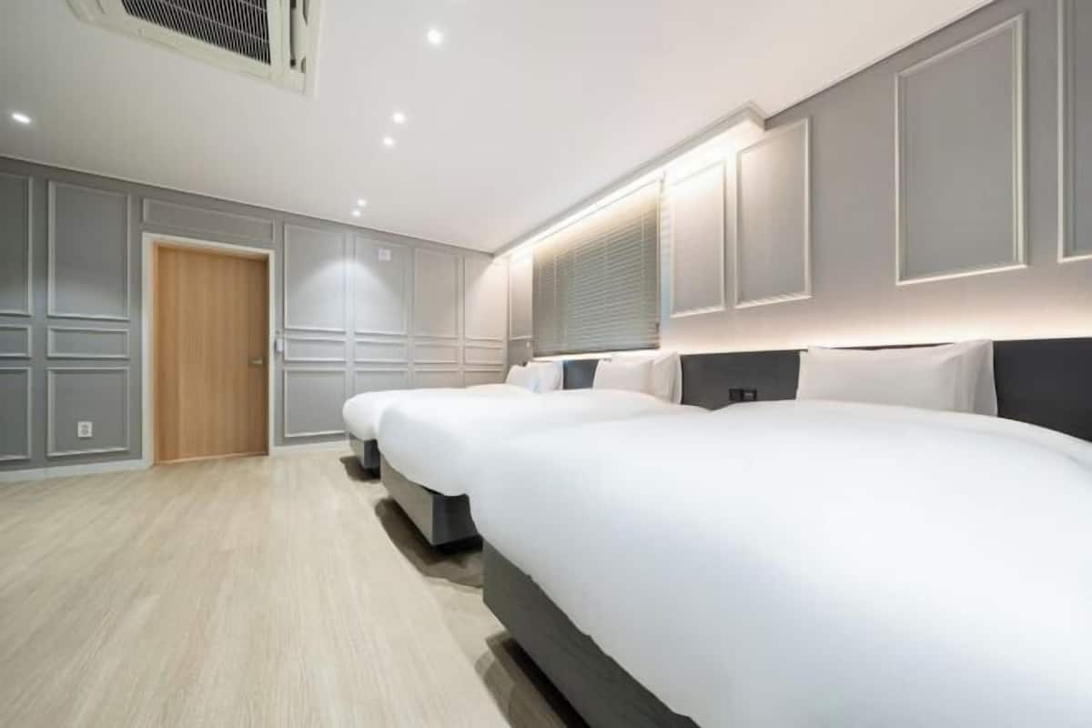 Couette en duvet, bureau, espace de travail pour ordinateurs portables