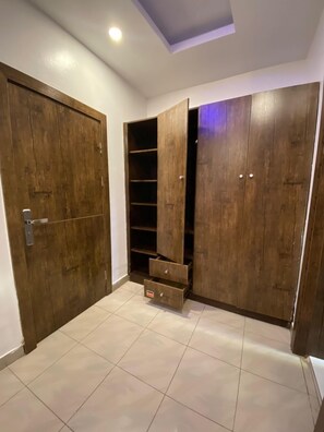 Quarto real | 1 quarto, roupas de cama premium, Wi-Fi de cortesia, roupa de cama