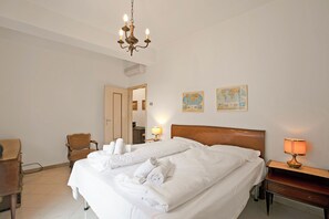 Family Apartment, Multiple Bedrooms (Garda View) | 3 bedrooms, free WiFi, bed sheets