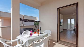 標準公寓, 多間臥室 (Le Bianche Apt 4 - terrace near the) | 室外用餐