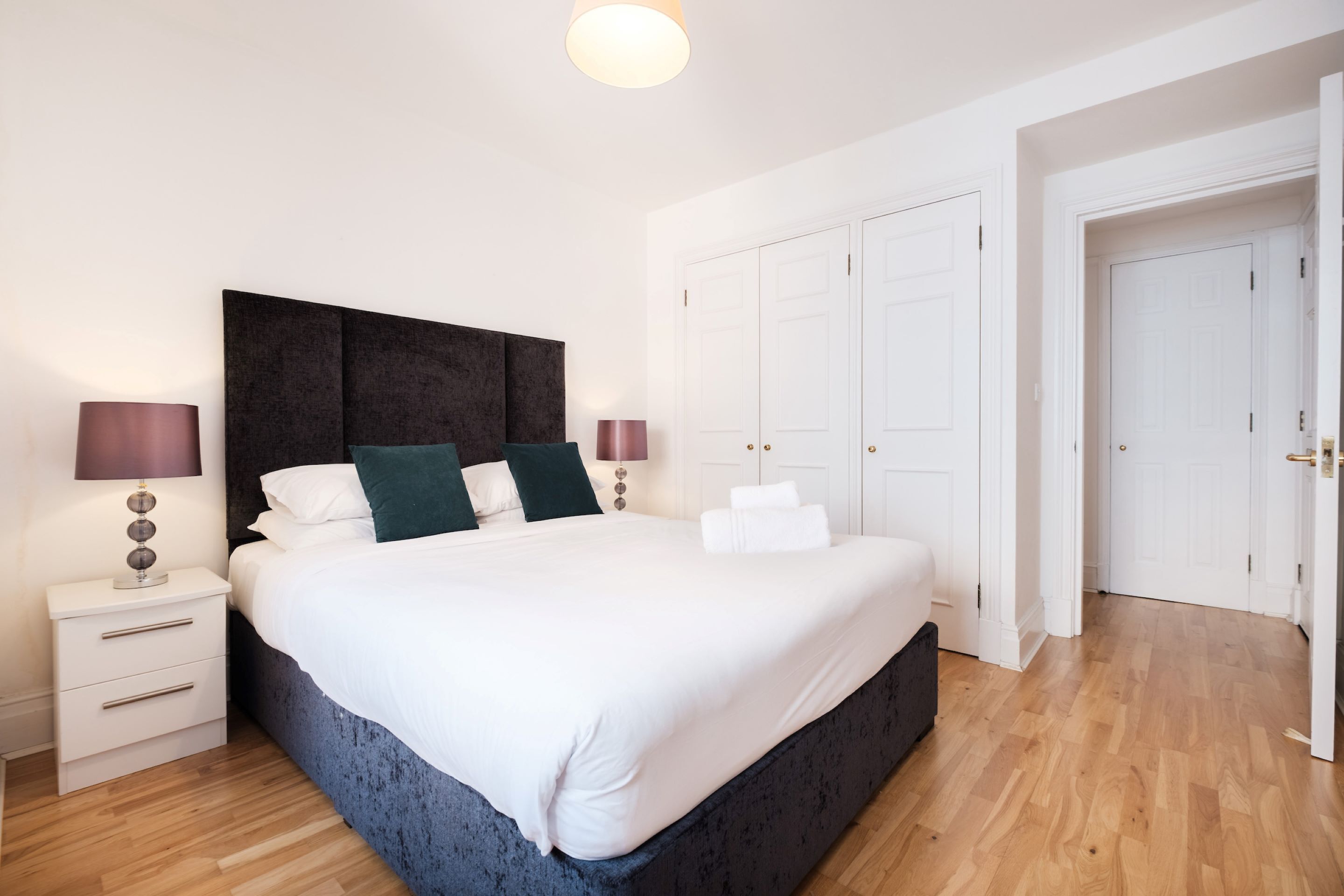 Appartement Ville | 1 chambre, décoration personnalisée, ameublement personnalisé, bureau