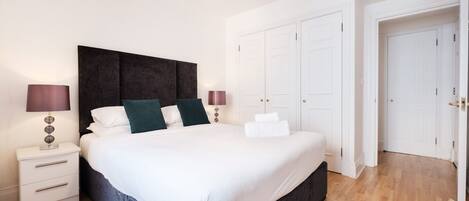 Appartement Ville | 1 chambre, décoration personnalisée, ameublement personnalisé, bureau