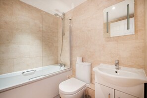 City Apartment | Bathroom | Free toiletries, hair dryer, towels, soap