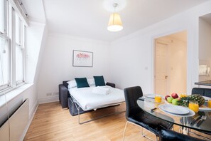 City Apartment | Living area