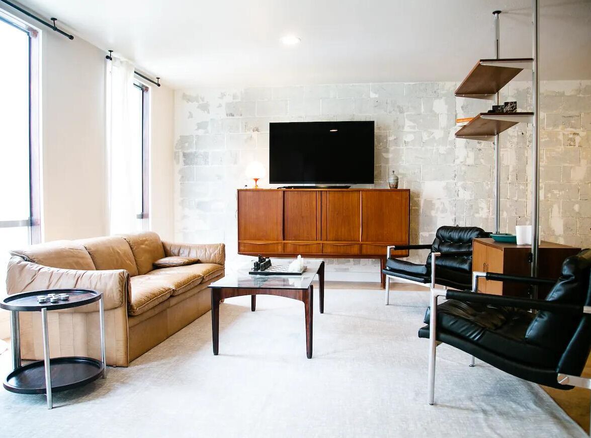 Mid Century Modern Penthouse Suite in Downtown Sacramento <1 mile from Arena