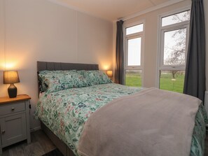 2 bedrooms, individually decorated, individually furnished, free WiFi