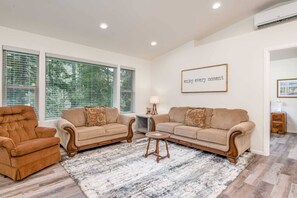 TV - New Listing! Beautiful new construction Sutton lake area home, hot tub, sister home also available (Florence)