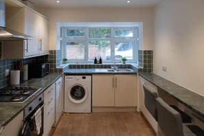 Private kitchen - House in Brighton free parking (Brighton and Hove)