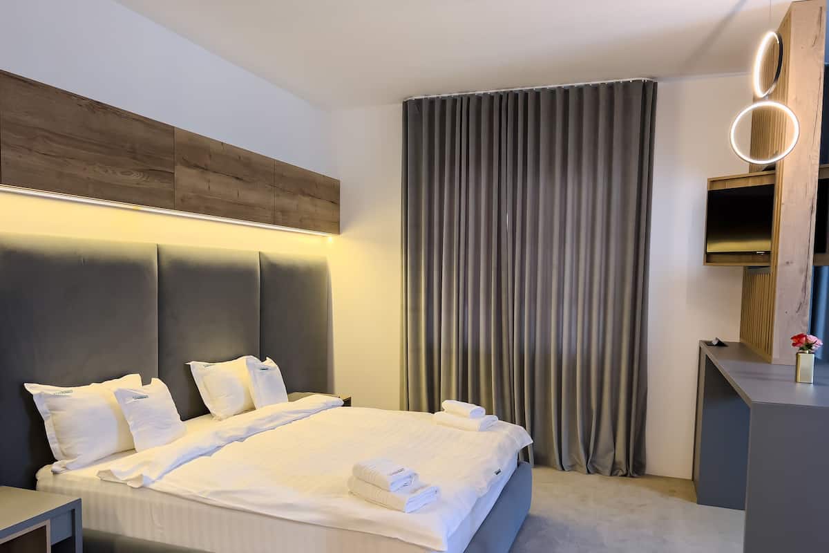 Suite Premium | 1 kamar tidur, seprai premium, minibar, dan didekorasi berbeda-beda