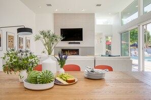 Dining - Sleeps 28, Putting Green, Bocce Ball, Near Coachella | Polo Villas Sol (La Quinta)