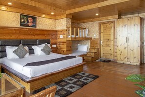 Panoramic Room | 2 bedrooms, individually decorated, individually furnished, desk