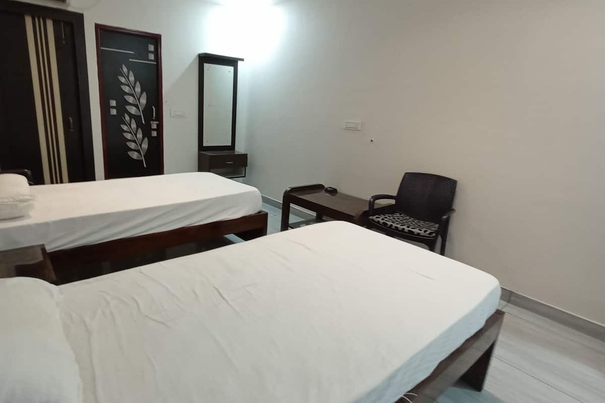 Standard Room | Premium bedding, desk, WiFi (free), bed sheets