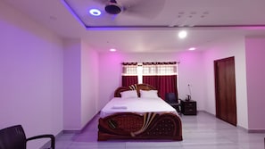 Royal Room | Premium bedding, desk, free WiFi, bed sheets