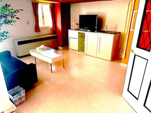 Deluxe Double Room | Living area