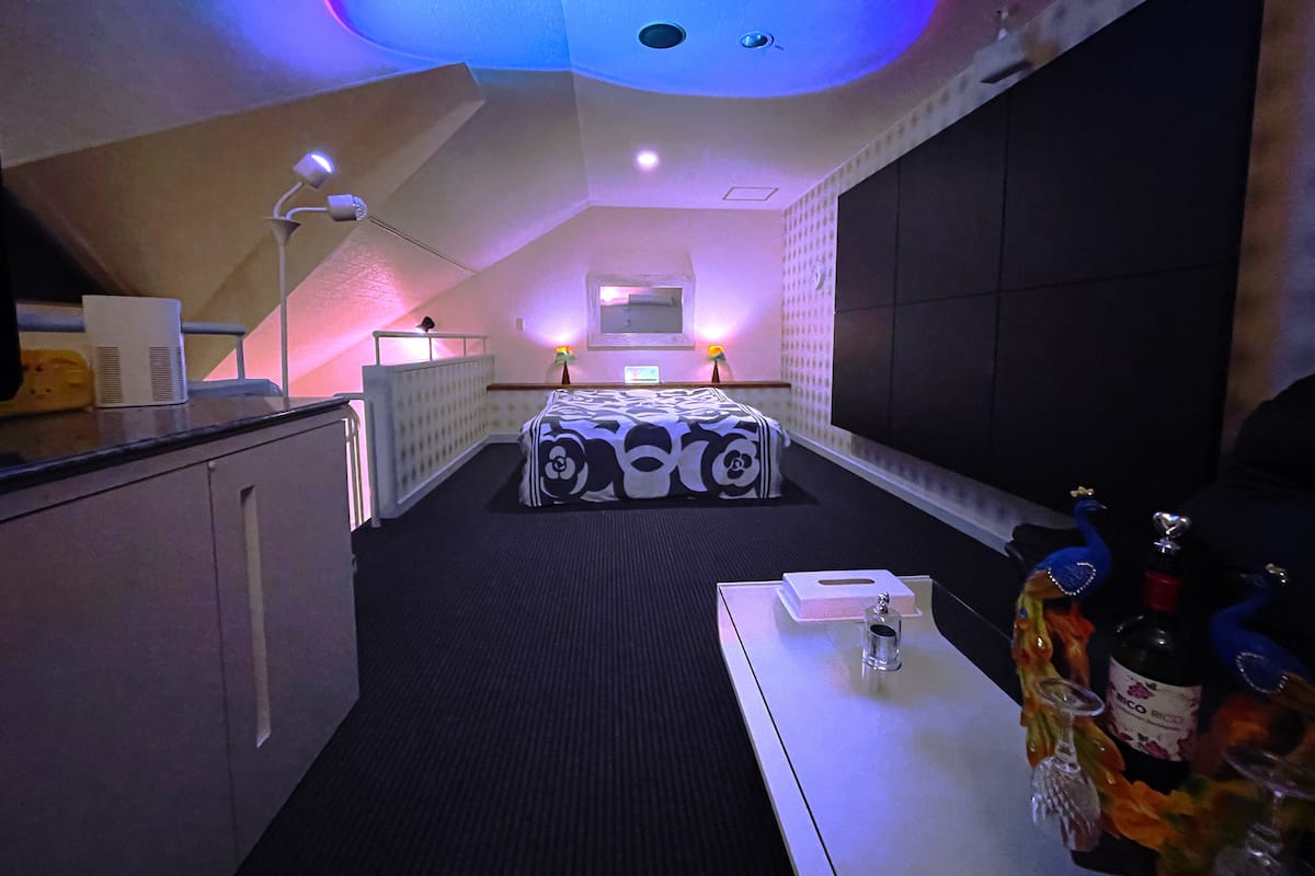 Deluxe Room | 1 bedroom, down comforters, individually decorated