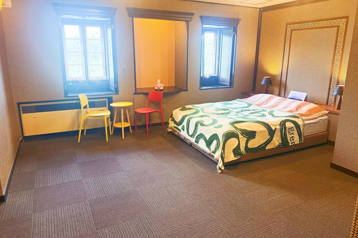 1 bedroom, down comforters, individually decorated
