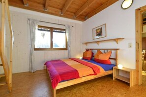 3 chambres, lit de bébé portatif