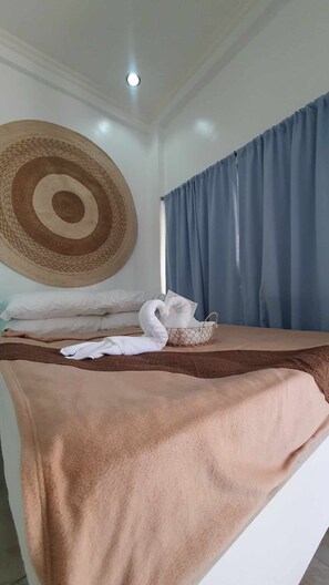 Habitación individual familiar, 1 cama matrimonial | Wifi gratis y ropa de cama