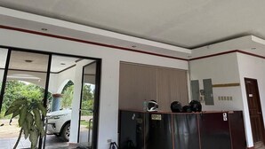 Unclassified image, 5 of 16, button - Fomo hostel palawan (Puerto Princesa)