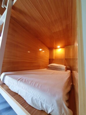 Free WiFi, bed sheets
