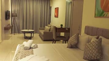Business Studio Suite | 1 bedroom, hypo-allergenic bedding, desk, blackout drapes