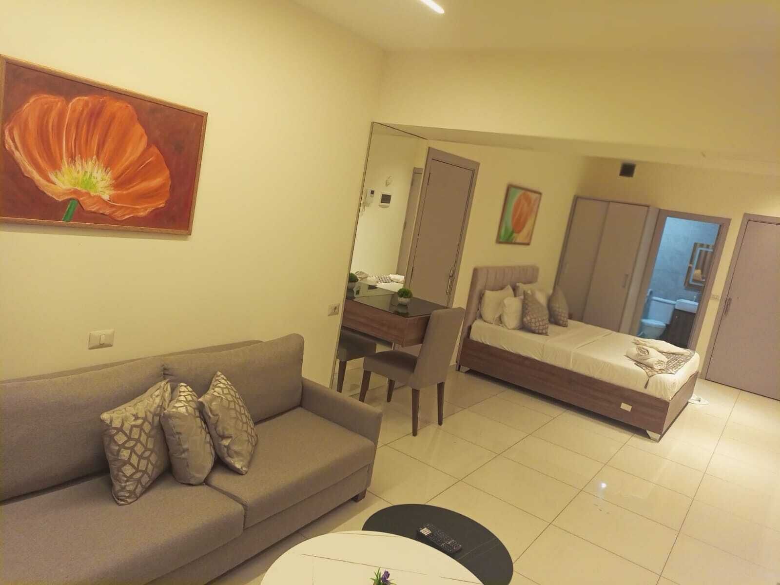 Business Studio Suite | Hypo-allergenic bedding, desk, blackout drapes, soundproofing