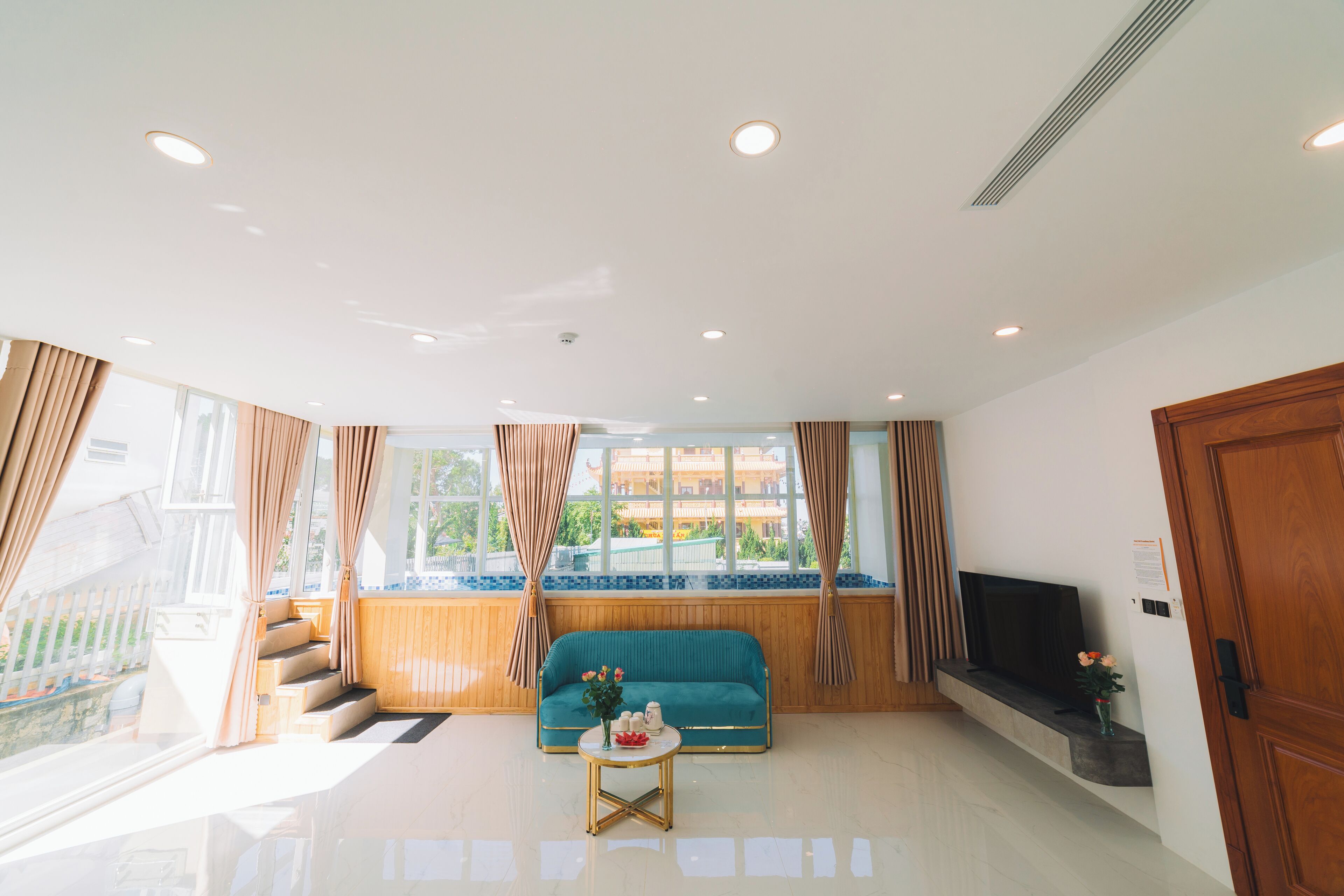 Suite with Private Pool | Living area | 49-inch flat-screen TV with satellite channels, computer monitors