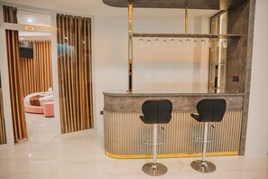 Bar accanto alla piscina