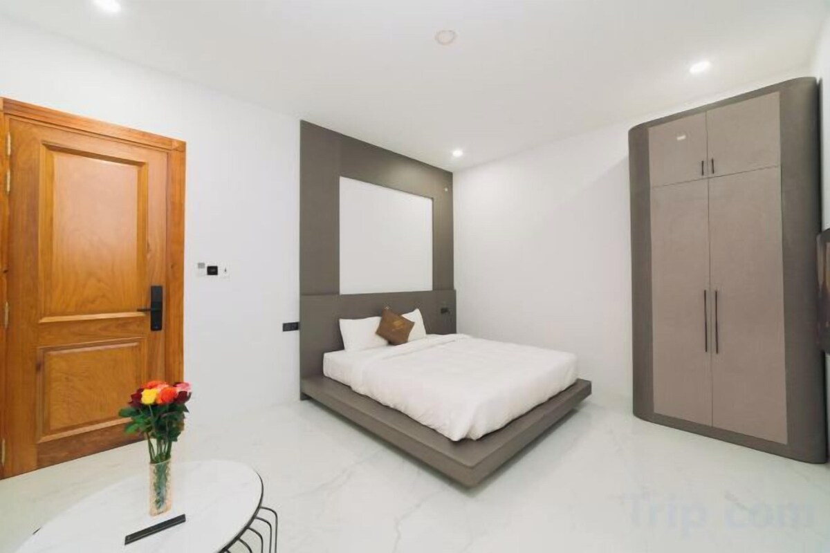 Egyptian cotton sheets, premium bedding, down comforters