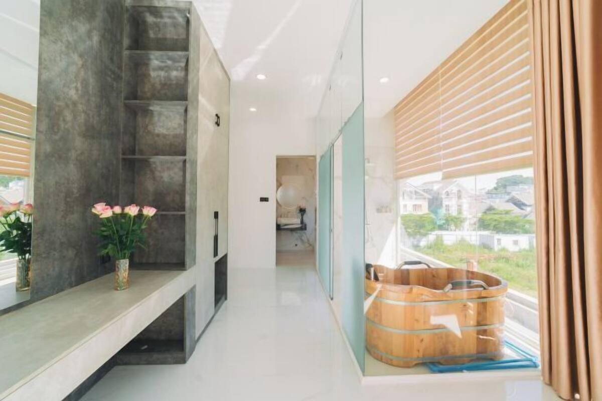 Baño | Bañera y ducha independientes y bañera profunda