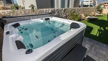 Deluxe-Apartment, Nichtraucher, Whirlpool | Terrasse/Patio